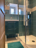 Salle d'eau de la chambre Mazet avec douche