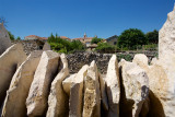 Village de Tavel derrière les murets de pierre