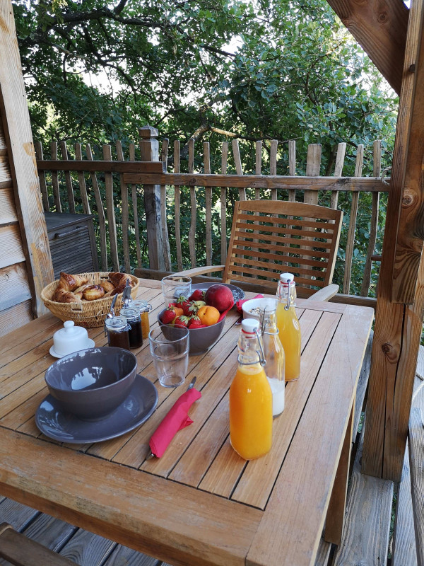 Petit-déjeuner sur la terrasse