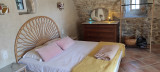 Chambre avec lit double au rez-de-chaussée