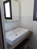 Salle d'eau avec douche