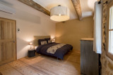 Chambre avec lit double