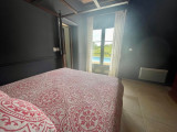 Chambre avec lit à baldaquin pour 2 adultes
