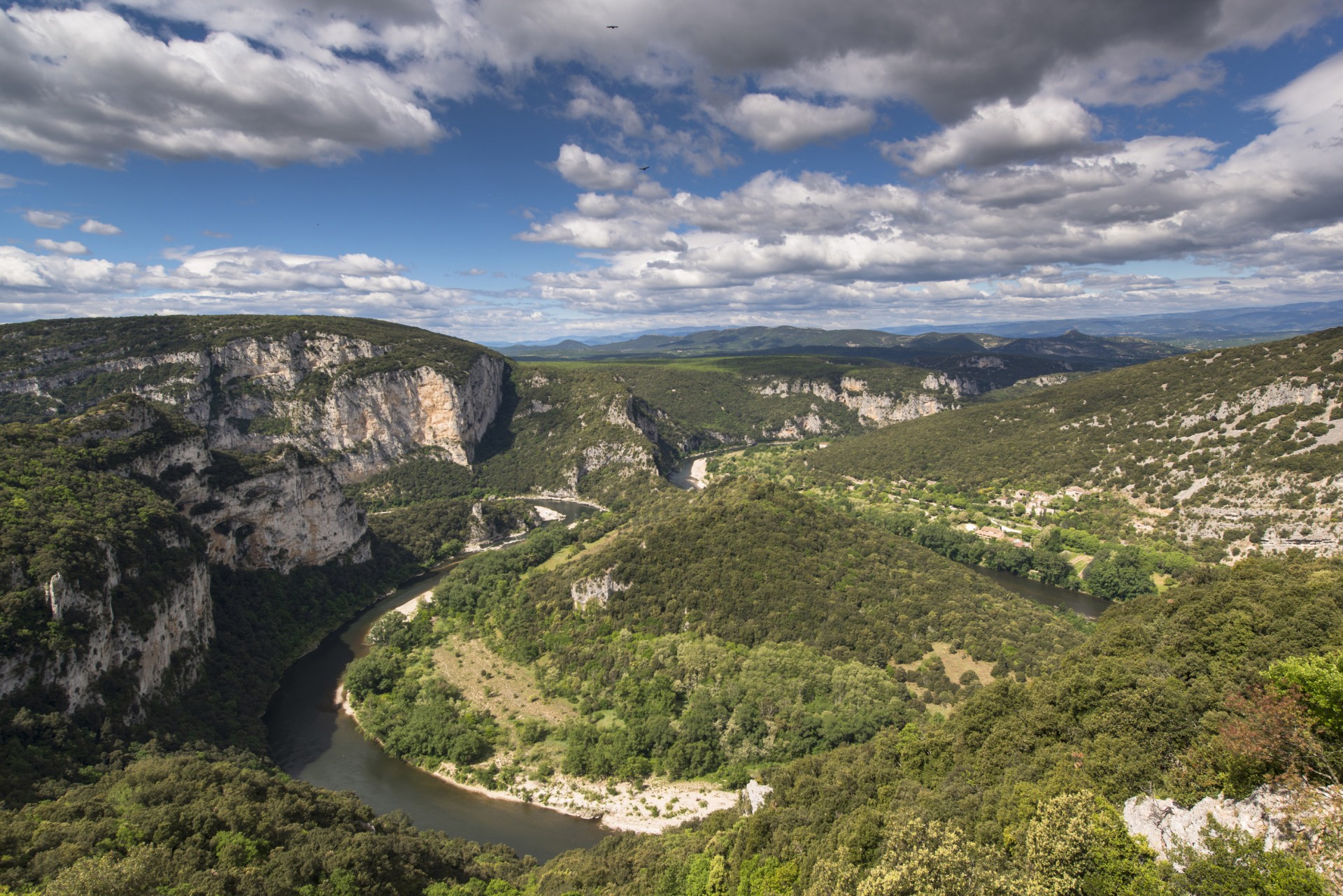 1-les-gorges-de-l-ardeche-classees-reserve-naturelle-nationale-depuis-1980-christian-boucher-9709