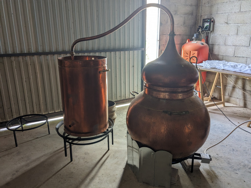Distillerie et alambic de chez fleur d'ArTisane