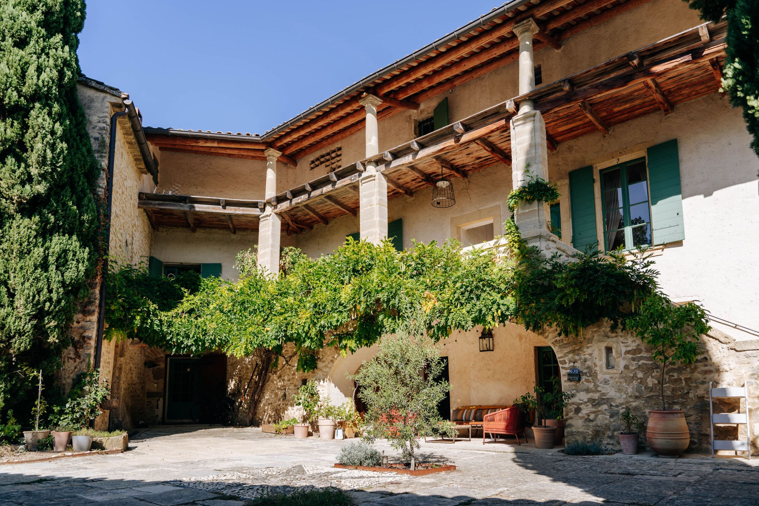 Chambres d’hôtes de Provence Occitane - Chambre d’hôtes Maison 1643 à Laudun-l'Ardoise