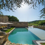 Piscine commune aux gîtes