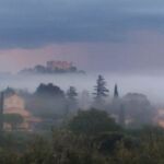 Montfaucon dans la brume