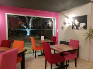 Salle climatisée du restaurant