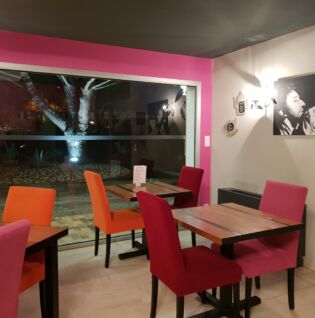 Salle climatisée du restaurant