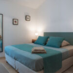 Chambre Vert Olive avec lit double