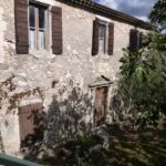 Façade du mas avec jardin indépendant