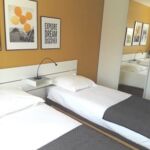Chambre avec deux lits simples