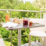 Petit-déjeuner sur la terrasse
