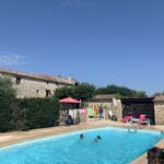 Piscine chauffée et partagée du Mas de Linde