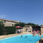 Piscine chauffée et partagée du Mas de Linde