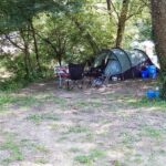 Emplacement avec tente du camping
