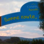 Pancarte à la sortie du camping