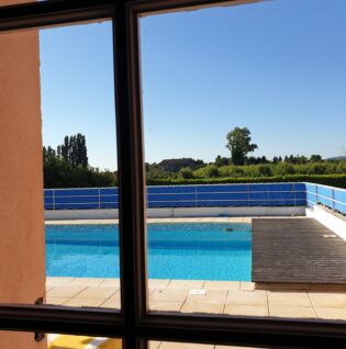 Vue sur la piscine