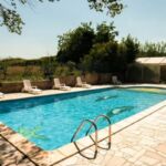 Piscine collective partagée aux 5 gîtes