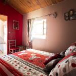 Chambre à l'étage avec lit double