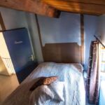Chambre à l'étage avec lit double