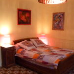 Chambre Exotique avec lit double au rez-de-chaussée