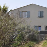 Vue de la maison et du jardin
