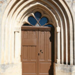 Porte de l'église de Saint Christol de Rodières