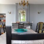 Grande table pour le petit-déjeuner ou le diner