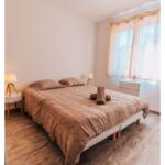 Chambre avec lit double