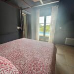 Chambre avec lit à baldaquin pour 2 adultes