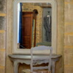 Coin coiffeuse avec table et miroir