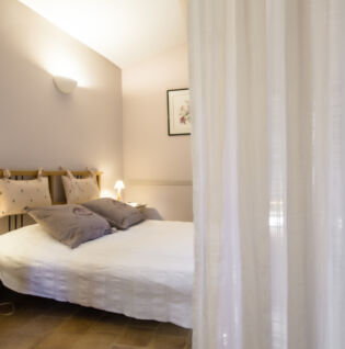 Chambre Rose avec lit double