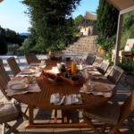 Grande table pour le petit-déjeuner