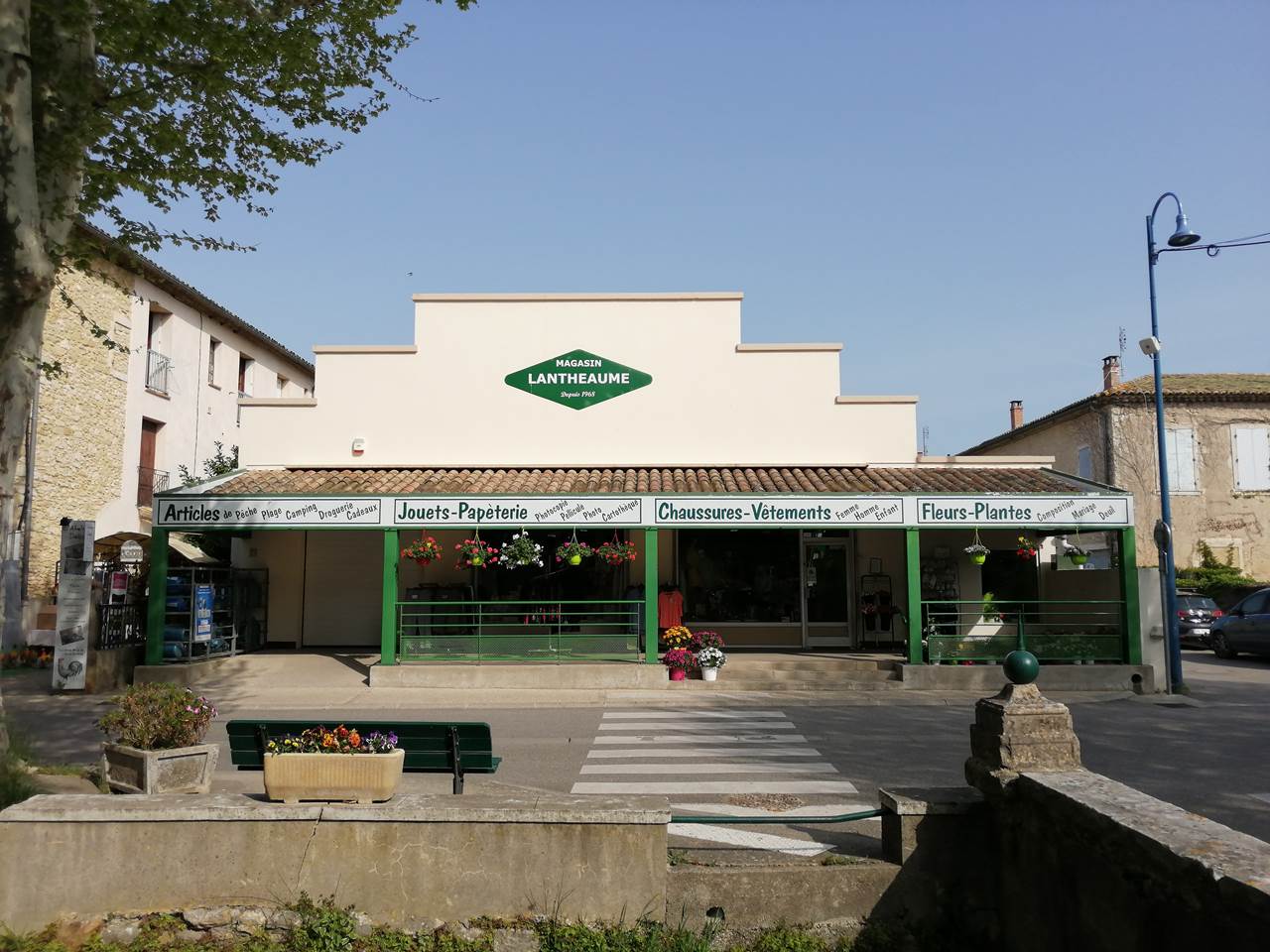 Façade du magasin Lantheaume