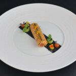 Plat : tourteau, gelée de tomate, bergamote