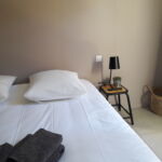 Chambre 1 avec un lit double