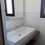 Salle d'eau avec douche