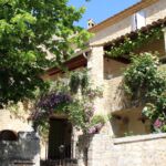 Façade et entrée du gîte