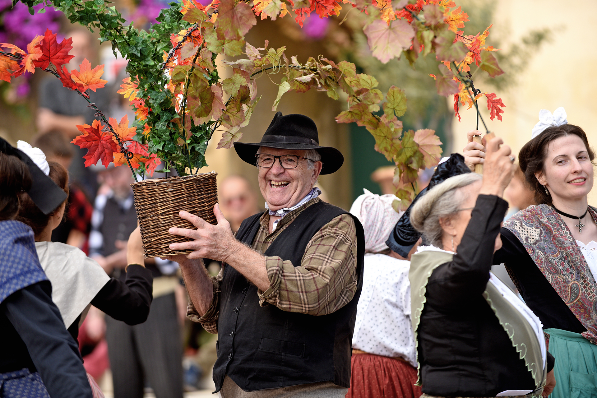 Les vendanges de l'histoire à Chusclan, grande fête du terroir et des traditions vigneronnes au coeur de la Provence Occitane