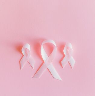Soirée octobre rose à la Moba, coopérative culturelle à Bagnols sur Cèze