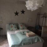 Chambre avec lit double