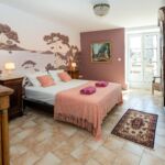 Chambre avec lit double