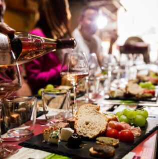 Dégustation gourmande au Château Saint Nabor, au coeur de la cave en compagnie des vignerons