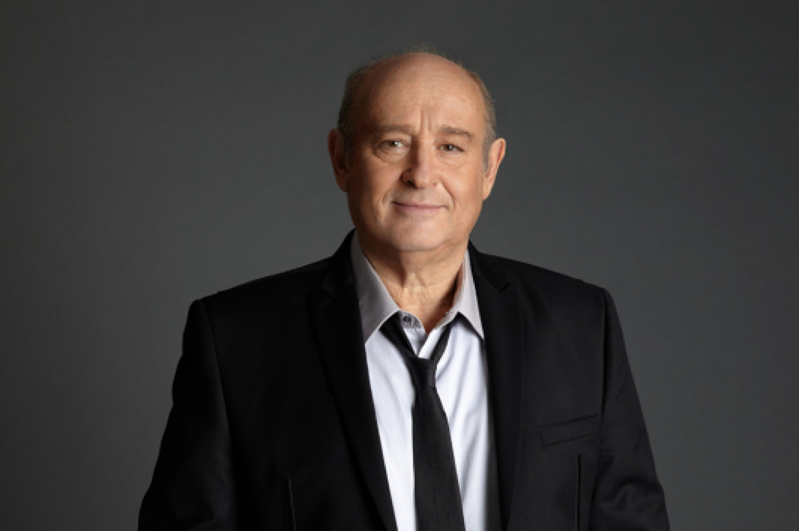 Après le succès de plus de 300 concerts en piano-voix, le chanteur et son génial pianiste ont décidé de reprendre la route avec un nouveau tour de chant.