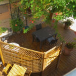Terrasse d'été sous la bignone