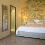 Chambre Ventoux avec lit double du Gîte La Bignone