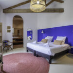 Chambre 1 avec lit double au Mas Ëvalla