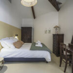 Chambre 2 avec lit double au Mas Ëvalla